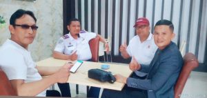 Kepala Desa Telesung Syamsudin dan Kades Tanjung Kedabu Miswan Bersama Warga Desa Telesung dan Desa Tanjung Kedabu Bagun Jembatan Degan Suadaya
